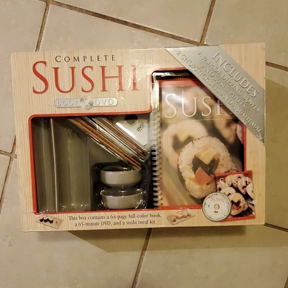🐟Sushi kit w dvd, booklet, and sushi tools.